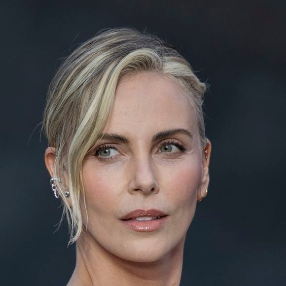 Charlize Theron - Photocall du dîner "Prelude pour les JO" à la Fondation Vuitton à Paris, France, le 25 juillet 2024. © Olivier Borde/Bestimage
