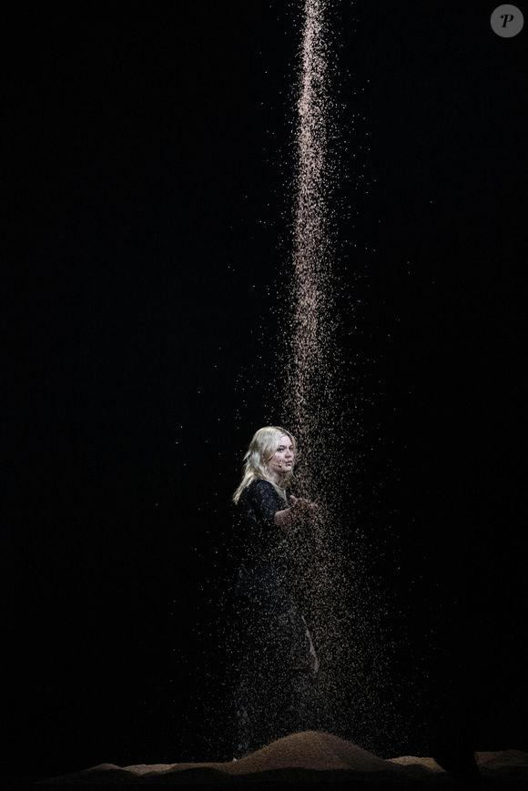 Louane -la France se produit en direct lors de la 2ème demi-finale du 69ème Concours Eurovision de la Chanson à la Halle Saint-Jacques de Bâle le 13 mai 2025, à Bâle, Suisse. (Credit Image : © Baden Roth/ZUMA Press Wire)