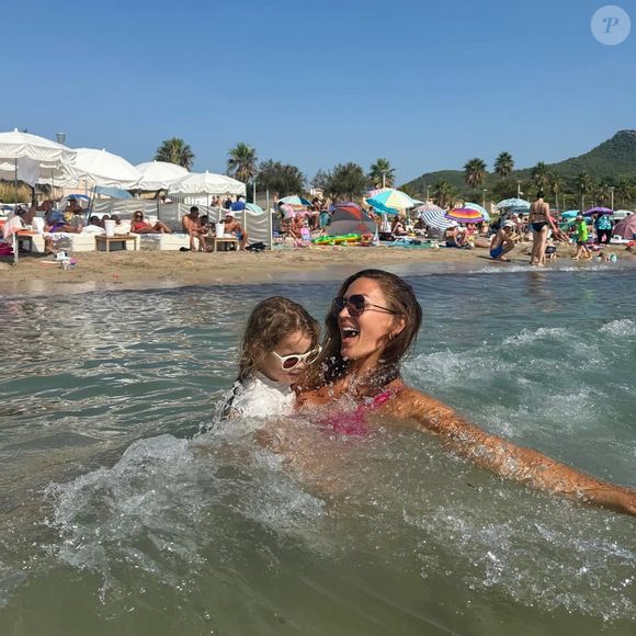Elle a partagé sur Instagram des photos de sa fille Noa et de ses moments de détente.

Vitaa passe ses vacances en famille, en compagnie de sa petite dernière, Noa, âgée de trois ans. Compte Instagram de Vitaa / Publication du 11 août 2025