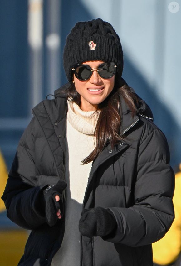 Il y a quelques jours, la duchesse de Sussex a annoncé le changement de nom de sa marque American Riviera, en As Ever.

Meghan, duchesse de Sussex, aperçue lors d'un événement de tubage aux Jeux Invictus 2025 ©Backgrid USA / Bestimage