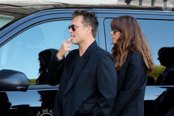 David Hallyday et sa femme Alexandra Pastor - Obsèques de Nathalie Baye en l'église Saint-Sulpice à Paris le 24 avril 2026. © Dominique Jacovides - Coadic Guirec / Bestimage
