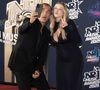 jolie silhouette et lui a misé sur un total look noir également, avec un costume oversize. Et sur les marches du Palais des festivals à Cannes, ils sont bien apparus ensemble et ils 

Helena Bailly et Nikos Aliagas participent à la 27ème édition des NRJ Music Awards le 31 octobre 2025 à Cannes, France. Photo by David NIVIERE/ABACAPRESS.COM