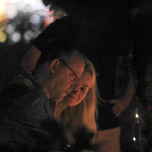 Exclusif - Arrivée samedi 16 février 2019 à Saint-Barthélemy pour les vacances scolaires des filles, Laeticia Hallyday est venue se recueillir sur la tombe de Johnny avec ses filles Jade et Joy, sa mère Françoise Thibaut et Jean Reno avec sa femme Zofia Borucka au cimetière marin de Lorient à Saint-Barthélemy. (Pour infos voir vendeur)