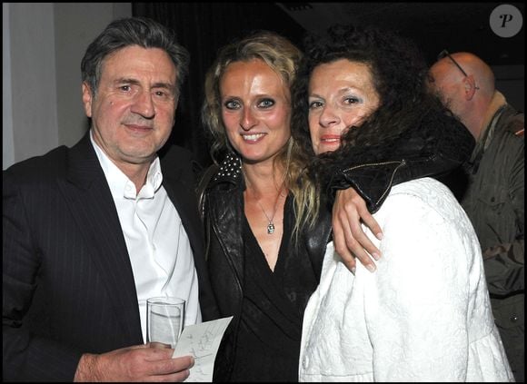 Sa mère n'est autre que l'actrice Anne Jousset. Alors, avec deux parents du sérail, Aurore Auteuil s'est lancée avec passion dans la comédie...

Daniel Auteuil, Aurore Auteuil et Anne Jousset lors d'une soirée après l'avant-première du film "La fille du puisatier", au restaurant Flora Danica, Paris, le 14 avril 2011. © Rindoff Guirec / Bestimage