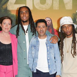 Nelson Foix, Jamel Debbouze, Sloan Decombes et Laurence Lascary au photocall de la première du film Zion au cinéma Le Grand Rex à Paris, France, le 4 avril 2025. © Coadic Guirec/Bestimage