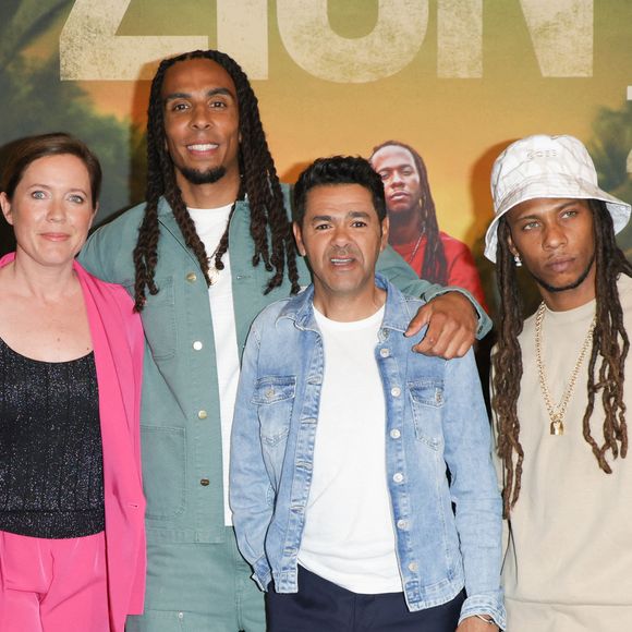 Nelson Foix, Jamel Debbouze, Sloan Decombes et Laurence Lascary au photocall de la première du film Zion au cinéma Le Grand Rex à Paris, France, le 4 avril 2025. © Coadic Guirec/Bestimage