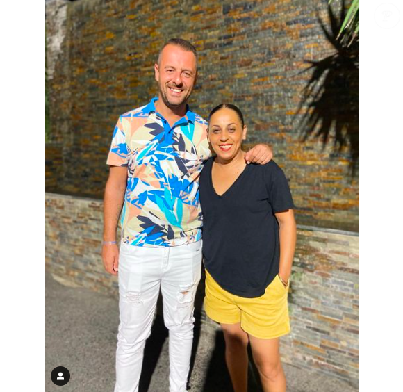 La mère de famille s'est lancée sur Tiktok et ses contenus vidéos rencontrent un franc succès, comme son conseil pour nettoyer son évier et le rendre brillant

La famille Romero pose sur Instagram.