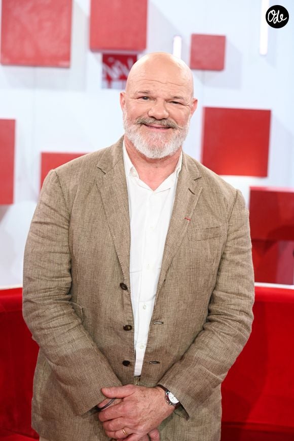 Exclusif - Philippe Etchebest lors de l'enregistrement de l'émission Vivement dimanche au studio Rive gauche, présentée par M.Drucker, diffusée sur France 3 le 17 mai 2026, à Paris, France, le 21 avril 2026. © Guillaume Gaffiot/Bestimage