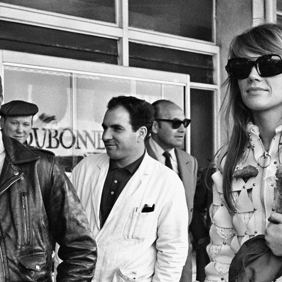 Françoise Hardy et Jacques Dutronc à l'aéroport de Nice en 1967. © Charles Bebert / Bestimage