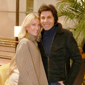 Jean-Luc Lahaye avec sa femme Paola lors de la représentation du spectacle musical et théâtral de Nicolas Natkin "Brassens l'amour des mots" à la Scène Libre à Paris le 16 février 2026.
© Christophe Aubert via Bestimage