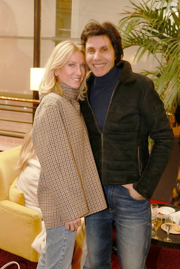 Jean-Luc Lahaye avec sa femme Paola lors de la représentation du spectacle musical et théâtral de Nicolas Natkin "Brassens l'amour des mots" à la Scène Libre à Paris le 16 février 2026.

© Christophe Aubert via Bestimage
