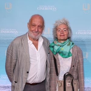 François Berléand et sa compagne Alexia Stresi - Tapis rouge de la soirée d'ouverture de la 7ème édition du festival Cineroman à Nice le 29 septembre 2025. © Dominique Jacovides - Bruno Bebert / Bestimage