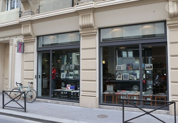 C’est au 7 rue de Lille, à Paris, que se niche ce trésor, au sein même d'une bibliothèque baptisée Librairie 7L.

Kim Kardashian et sa mere Kris Jenner sont allees dejeuner au George V avant de se rendre au studio de Karl Lagerfeld "L7". Paris, le 22 mai 2013.

©BestImage