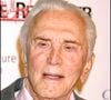 Située dans le prestigieux quartier de Movie Colony East, elle peut accueillir jusqu'à huit voyageurs.

Kirk Douglas lors de la soirée "A Fine Romance" organisée aux studios Sony Pictures de Los Angeles. ALAIN ROLLAND / MAXIMA PROD / BESTIMAGE