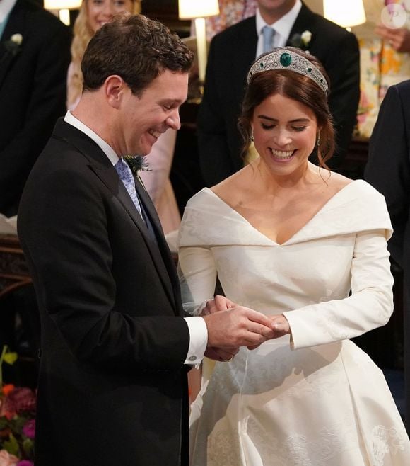 La princesse Eugenie d'York (robe Peter Pilotto) et Jack Brooksbank - Cérémonie de mariage de la princesse Eugenie d'York et Jack Brooksbank en la chapelle Saint-George au château de Windsor, Royaume Uni le 12 octobre 2018. 
Agence / Bestimage