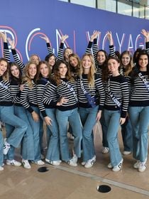 "Maintenant faut sortir sa carte bleue" : Lors du voyage des 30 candidates à Miss France 2026, certaines n'ont pas respecté une règle
