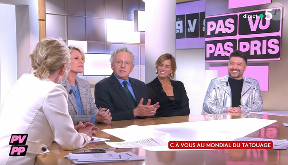 Nelson Monfort dans "C à vous" sur France 5 avec Sophie Davant, Fauve Hautot et Chris Marques.