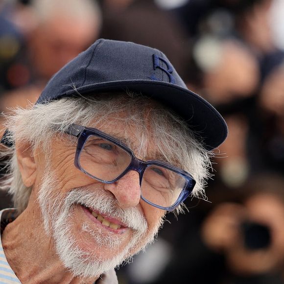 Pierre Richard au photocall du film "L'Homme Qui A Vu L'Ours Qui A Vu L'Homme" lors du 78ème Festival International du Film de Cannes, au Palais des Festivals à Cannes, France, le 22 mai 2025. © Jacovides-Moreau/Bestimage