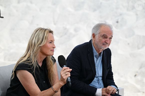 Jacques Attali, Estelle Lefébure - Le Prix du Cinéma Positif 2026 a été remis au jeune cinéaste Lucas Dhont pour son film "Coward", également en lice pour obtenir la Palme d'or, par Jacques Attali, président de la Semaine du cinéma positif, et Estelle Lefébure, marraine de cette édition. 
© Rachid Bellak/Bestimage