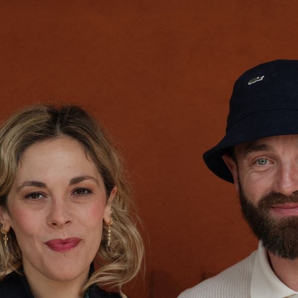 Alysson Paradis, Guillaume Gouix en tribune lors des Internationaux de France 2025 à Roland Garros le 02 juin 2025 à Paris, France. Photo by Nasser Berzane/ABACAPRESS.COM