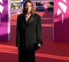 L’élégance était également au rendez-vous pour Laura Smet, qui a foulé le tapis rouge avec un tailleur-pantalon noir oversize. Celle qui a enchanté cette 52e édition avec de magnifiques tenues avait opté pour une pochette assortie et un collier venant souligner son décolleté.

Laura Smet - Arrivées à la cérémonie de clôture de la 52ème édition du Festival du Cinéma Américain de Deauville le 12 septembre 2026. © Denis Guignebourg / Bestimage