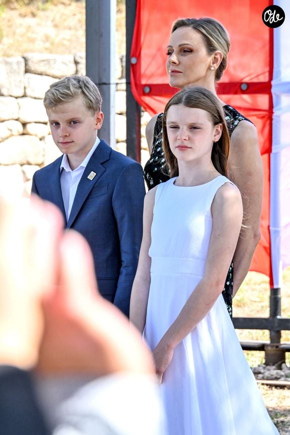 Le prince Albert II de Monaco, la princesse Charlène de Monaco, le prince Jacques de Monaco, marquis des Baux et la princesse Gabriella de Monaco lors de leur visite officielle aux Baux-de-Provence, France, le 5 septembre 2026. © Bruno Bebert/Bestimage