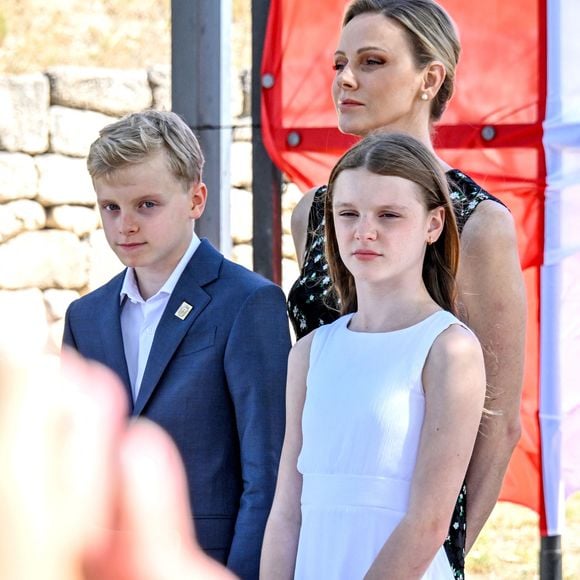 Le prince Albert II de Monaco, la princesse Charlène de Monaco, le prince Jacques de Monaco, marquis des Baux et la princesse Gabriella de Monaco lors de leur visite officielle aux Baux-de-Provence, France, le 5 septembre 2026. © Bruno Bebert/Bestimage
