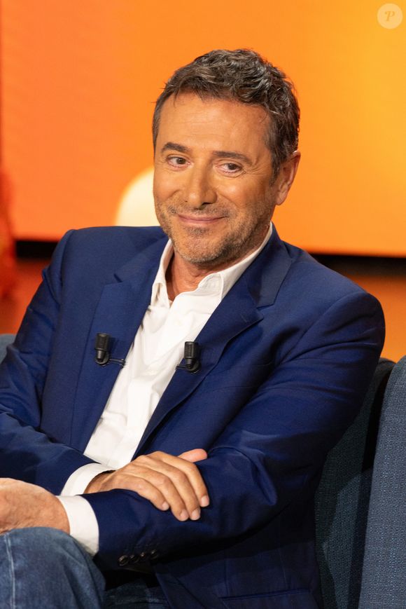 Bernard Montiel, Raphaël Mezrah, Oli. avec Charles Berling et Charles Edouard Fusari invités, Olivia Juriste et Sylvain Vétérinaire sur plateau de l'émission "Animalement Vôtre" présentée par Bernard Montiel à Paris, France, le 12 janvier 2026. © Julien Sarkissian/Bestimage