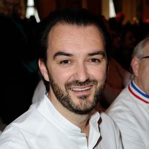 Cyril Lignac assiste à la cérémonie organisée à la mairie de Paris pour rendre hommage aux chefs français, à Paris, en France, le 14 janvier 2016. Photo : Aurore Maréchal/ABACAPRESS.COM