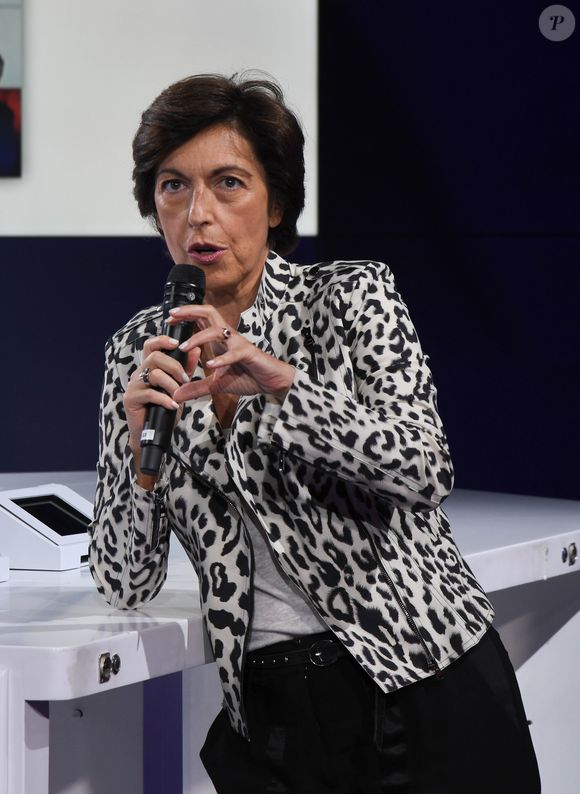 Ruth Elkrief a rapidement démenti avoir signé et a exprimé son désaccord

Info - Ruth Elkrief sous « protection policière »,  après le tweet de Jean-Luc Mélenchon, annonce Gérald Darmanin  - Ruth Elkrief - Conférence de presse de rentrée de BFM.TV à Paris le 5 septembre 2019.

© Guirec Coadic / Bestimage