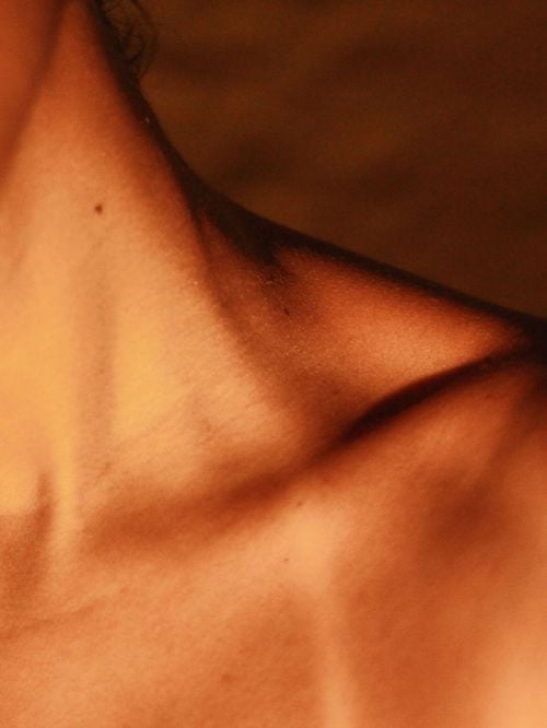Vous voulez garder votre bronzage plus longtemps ? Un dermatologue partage ses 3 meilleurs conseils