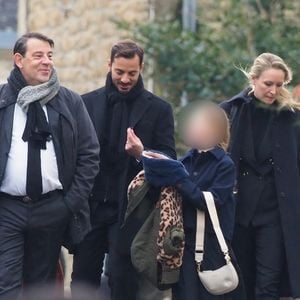 Les amoureux se sont mariés le 11 septembre 2021. Et comme elle, il travaille dans la politique puisqu'il est député européen.

Samuel Marechal, Marion Marechal et ses filles Olympe et Clotilde et son mari Vincenzo Sofo - Départ de la maison familiale des Le Pen pour se rendre en l'église Saint-Joseph où ont lieu les obsèques de Jean-Marie Le Pen à la Trinité-sur-Mer le 11 janvier 2025.
© Guillaume Collet / Dominique Jacovides / Bestimage