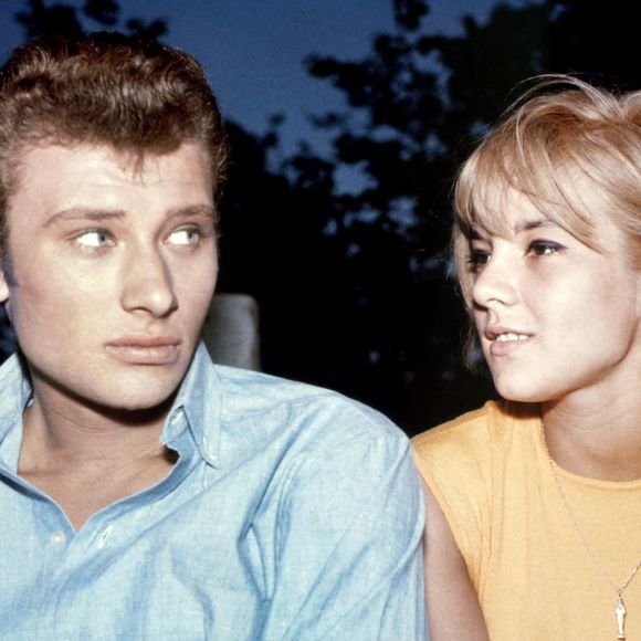 Dans les années 1960, Johnny Hallyday et Sylvie Vartan ont acheté une maison dans le 16e arrondissement de Paris.

Le musicien français Johnny Hallyday avec sa compagne, qui deviendra plus tard son épouse, la chanteuse Sylvie Vartan. (Enregistrement des années 60). Photo : DPA/ABACAPRESS.COM