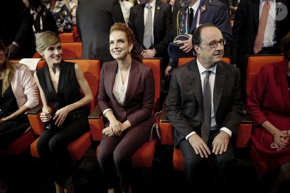 Peu de photos officielles n’ont toutefois circulé, renforçant le mystère autour de cette sortie.

La reine Letizia d'Espagne, la princesse Lalla Salma du Maroc et le président français François Hollande lors de la cérémonie d'ouverture du 24e Congrès mondial sur le cancer organisé par l'Union internationale de lutte contre le cancer (UICC) au Palais des Congrès de Paris, France, le 31 octobre 2016. Photo by Denis Allard/Pool/ABACAPRESS.COM