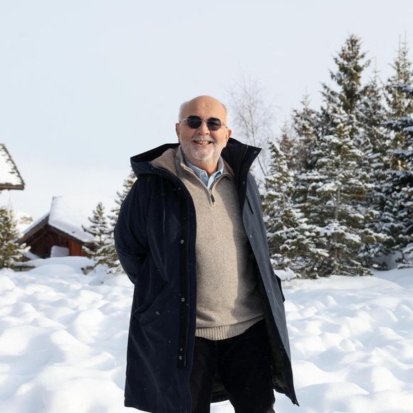 Gerard Jugnot au photocall du film "Mauvaise Pioche" lors du 29ème Festival International du Film de Comédie de l'Alpe d'Huez, le 22 janvier 2026. © Dominique Jacovides/Bestimage