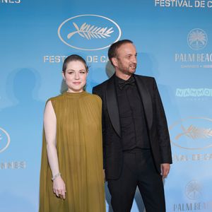 Emilie Dequenne et son mari Michel Ferracci - Photocall du dîner d'ouverture du 77ème Festival International du Film de Cannes, au Carlton. Le 14 mai 2024
© Borde-Jacovides-Moreau / Bestimage