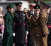 La princesse de Galles a également arboré une broche en or en forme de trèfle, héritage familial des Irish Guards.

Kate Middleton assiste au défilé de la Saint-Patrick des Irish Guards à la caserne de Mons, Aldershot.
Julien Burton / Bestimage