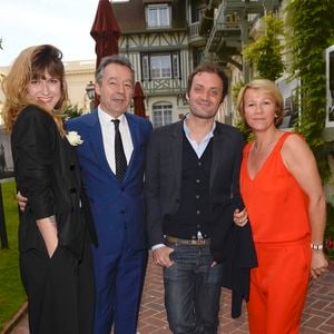 Daphné Bürki, Michel Denisot, Augustin Trapenard et Ariane Massenet - Inauguration de l'hôtel Barrière Le Normandy à Deauville, le 18 juin 2016. 

© Coadic Guirec/Bestimage