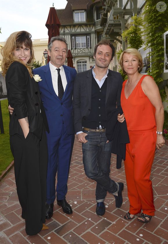 Daphné Bürki, Michel Denisot, Augustin Trapenard et Ariane Massenet - Inauguration de l'hôtel Barrière Le Normandy à Deauville, le 18 juin 2016. 

© Coadic Guirec/Bestimage