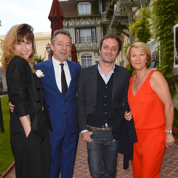 Daphné Bürki, Michel Denisot, Augustin Trapenard et Ariane Massenet - Inauguration de l'hôtel Barrière Le Normandy à Deauville, le 18 juin 2016. 

© Coadic Guirec/Bestimage