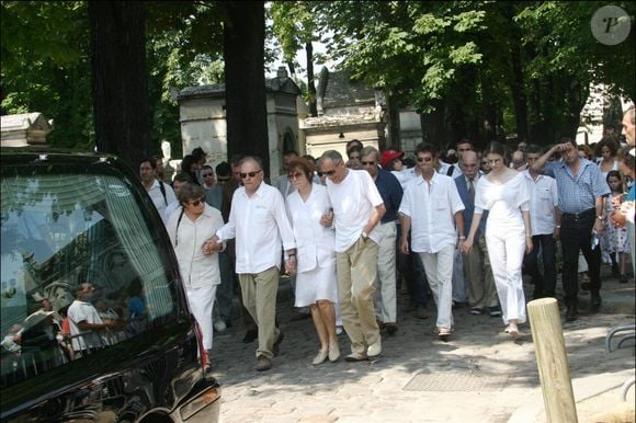 Archives - Obsèques Marie Trintignant au cimetière du Père Lachaise de Paris le 6 août 2003 - © Agence Bestimage