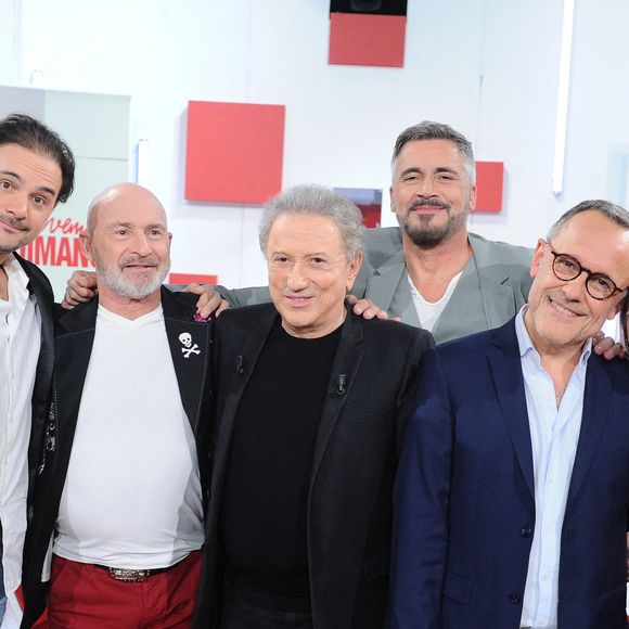 Exclusif - Robin Rouil, Vincent Lagaf, Michel Drucker, Olivier Minne, Emmanuel Chaunu et Caroline Marx - Enregistrement de l'émission Vivement dimanche consacrée à l'équipe du Splendid au studio Rive Gauche, présentée par M.Drucker, et diffusée le 2 mars sur France 3. Paris, le 21 février 2025. 
© Guillaume Gaffiot / Bestimage
