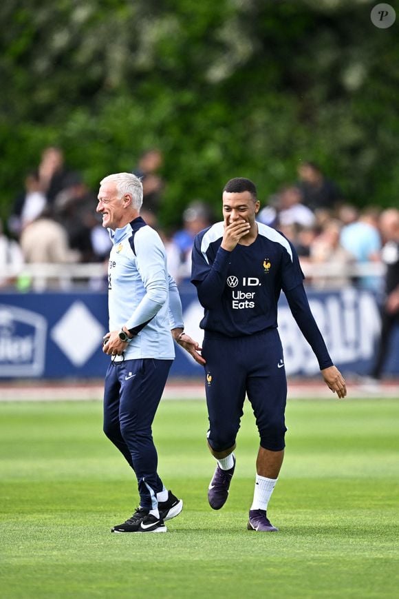Didier Deschamps (Sélectionneur France) - 10 Kylian MBAPPE (fra) lors de la séance d'entraînement de l'équipe de France à l'INF Clairefontaine le 2 juin 2025 à Clairefontaine, France. (Photo by Anthony Bibard/FEP/Icon Sport/ABACAPRESS.COM)