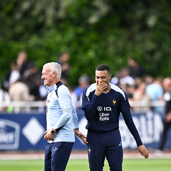 Didier Deschamps (Sélectionneur France) - 10 Kylian MBAPPE (fra) lors de la séance d'entraînement de l'équipe de France à l'INF Clairefontaine le 2 juin 2025 à Clairefontaine, France. (Photo by Anthony Bibard/FEP/Icon Sport/ABACAPRESS.COM)