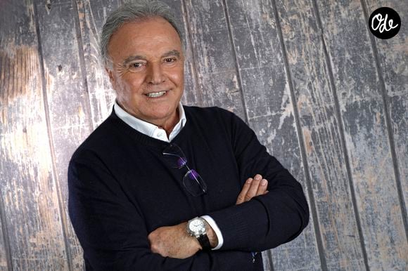 Cette philosophie a accompagné le développement du groupe Afflelou, devenu une enseigne internationale avec près de 1 500 magasins. 

Exclusif - Portrait de Alain Afflelou à Paris, le 7 novembre 2023.
© Cédric Perrin/Bestimage