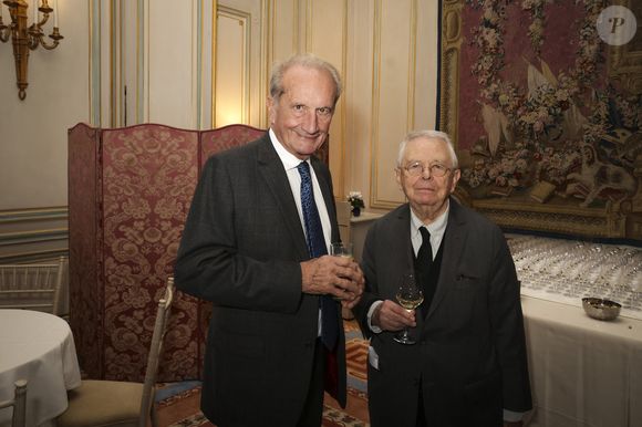 Gérard Longuet, Alexandre Couvelaire - Dîner de La Revue des Deux Mondes au Cercle Interalliée avec en invité d’honneur Gerald Darmanin, Paris, France, le 3 novembre 2025. Les salons du Cercle Interallié ont fait salle comble ce soir-là, réunissant de nombreuses personnalités du monde de la politique, des affaires, du droit, de la culture ou encore de la diplomatie, venues écouter le garde des Sceaux. 
© Jack Tribeca / Bestimage
