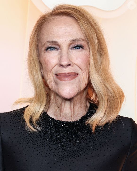L'actrice laisse derrière elle ses deux fils, Matthew et Luke, ainsi que de nombreux fans endeuillés.

Catherine O'Hara arrive à la 77e soirée annuelle des Primetime Emmy Awards organisée par Apple TV+ à Ysabel le 14 septembre 2025 à West Hollywood, Los Angeles, Californie, États-Unis. Photo par Xavier Collin/Image Press Agency/ABACAPRESS.COM