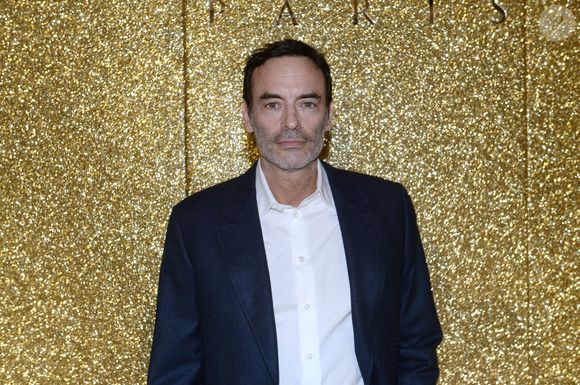 Exclusif - Anthony Delon - L’hôtel The Peninsula Paris présente son univers féérique pour Noël le 30 novembre 2023 . Bûches, couronne des Rois, Heure du Thé et cocktails de Noël ont été présentés par la cheffe pâtissière A. Coruble et le chef David Bizet qui œuvrent chaque jour à créer des souvenirs mémorables pour les petits et les plus grands. The Peninsula Paris a célèbré l’esprit de Noël avec des animations
féeriques qui ont donné le sourire à toute la famille. Entre traditions, délices gastronomiques, surprises et jolies idées
de cadeaux, la saison de Noël à l’hôtel The Peninsula Paris laissera des souvenirs inoubliables aux petits comme aux grands.
Les festivités se poursuivent dans tous les restaurants et bars, entre Heure du Thé, menus de fête et cocktails sur-mesure
© Rachid Bellak / Bestimage