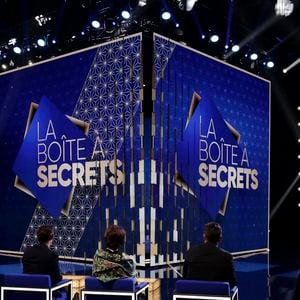 Exclusif - Laurent Gerra, Anny Duperey, Gautier Capuçon et Faustine Bollaert lors de l'enregistrement de l'émission "La Boîte à secrets", présentée par F.Bollaert et diffusée le 10 octobre 2025 sur France 3, dans les studios du Lendit à Saint-Denis, Seine Saint-Denis, France, le 22 septembre 2025. © Jack Tribeca/Bestimage