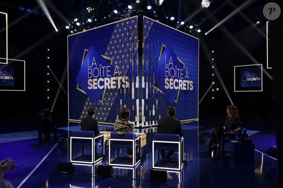 Exclusif - Laurent Gerra, Anny Duperey, Gautier Capuçon et Faustine Bollaert lors de l'enregistrement de l'émission "La Boîte à secrets", présentée par F.Bollaert et diffusée le 10 octobre 2025 sur France 3, dans les studios du Lendit à Saint-Denis, Seine Saint-Denis, France, le 22 septembre 2025. © Jack Tribeca/Bestimage